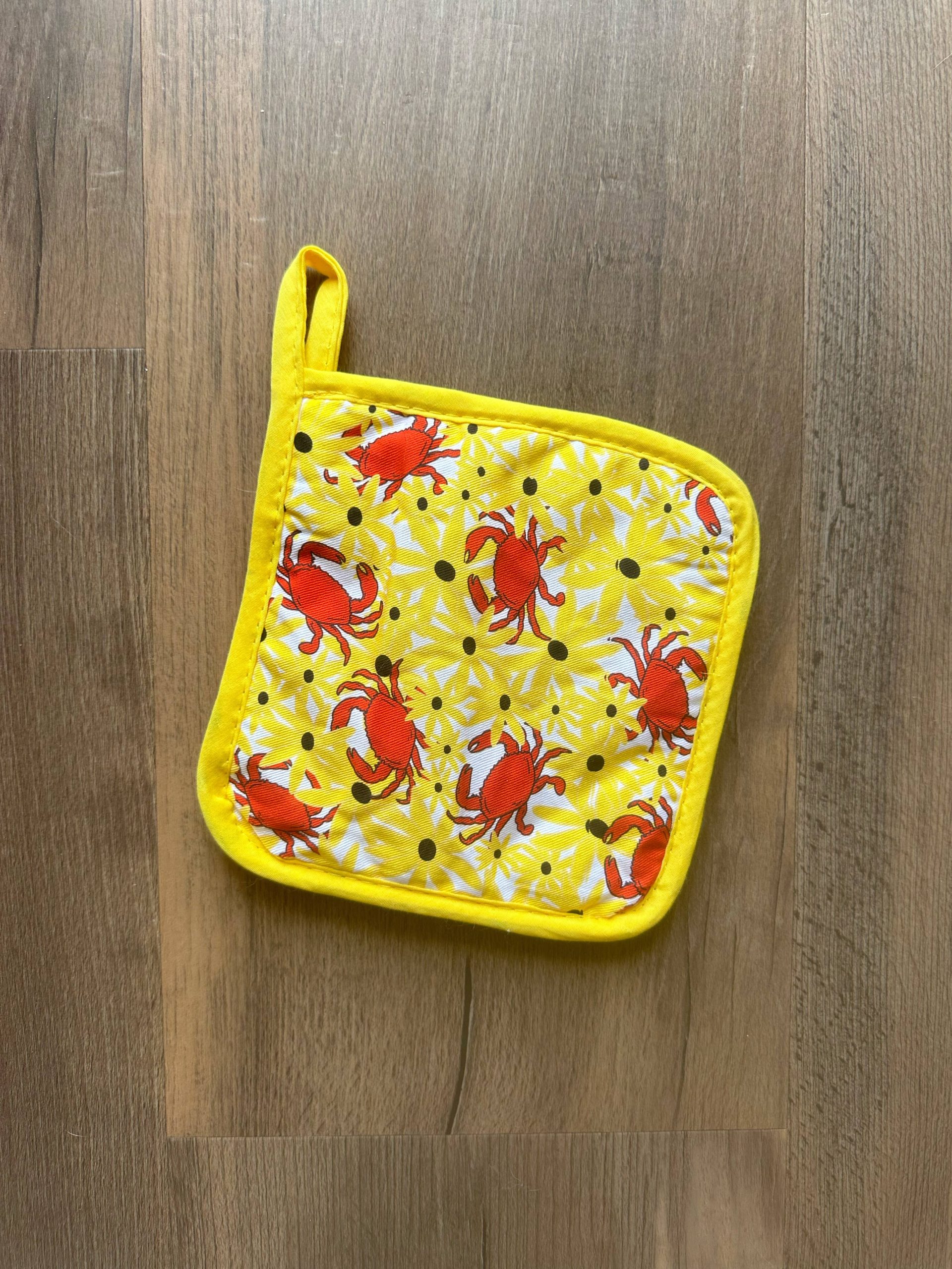 the letters mdn – Crabs and Black Eyes Susans Kitchen Pot Holder/Oven