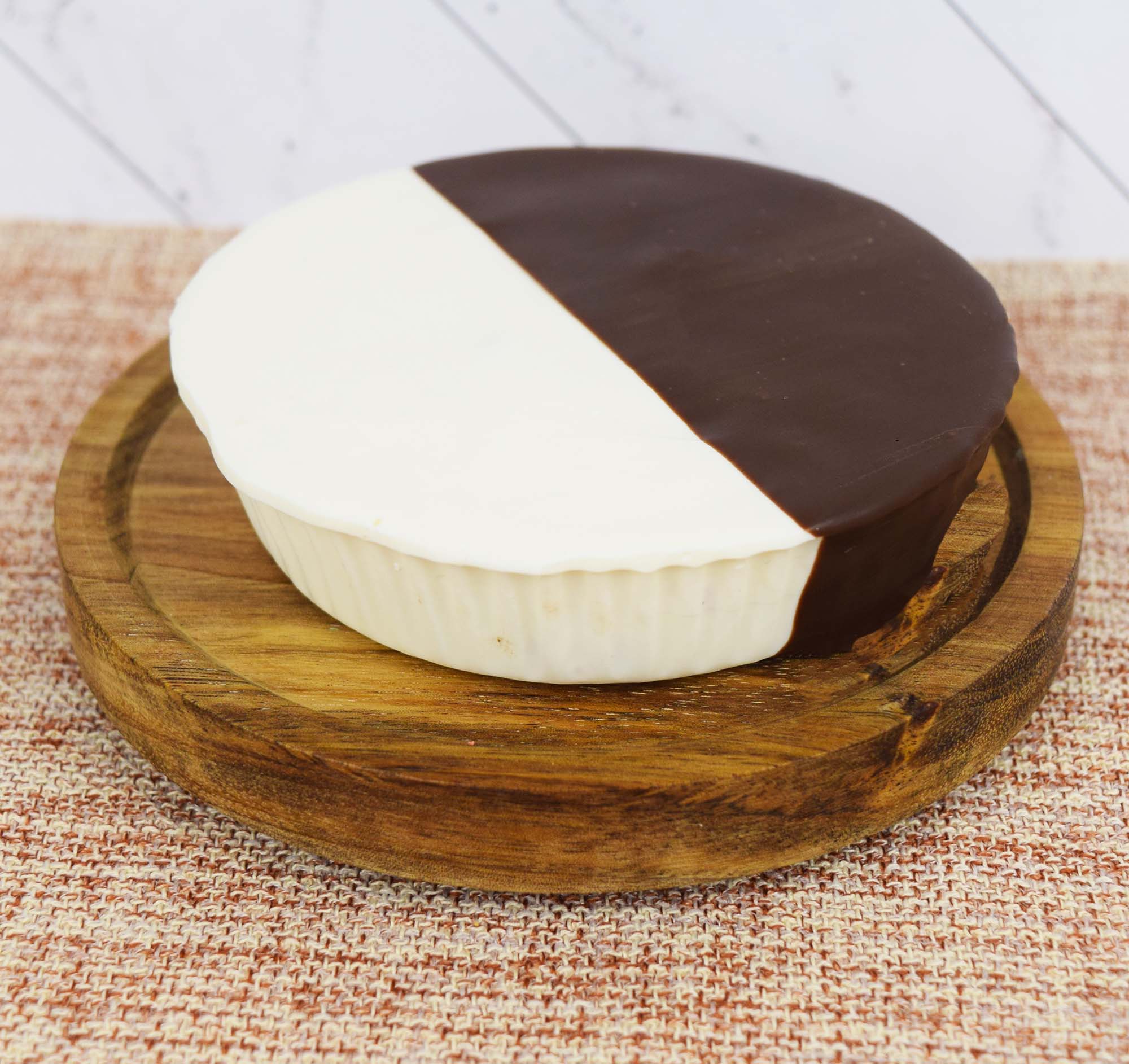 Big Peanut Butter Cup – Black & White